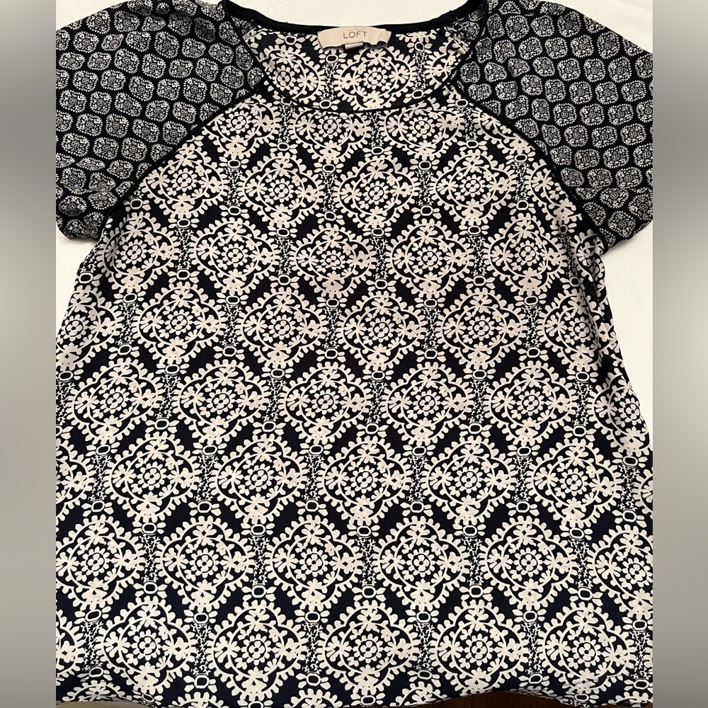 Loft Black and White short sleeve blouse size Small